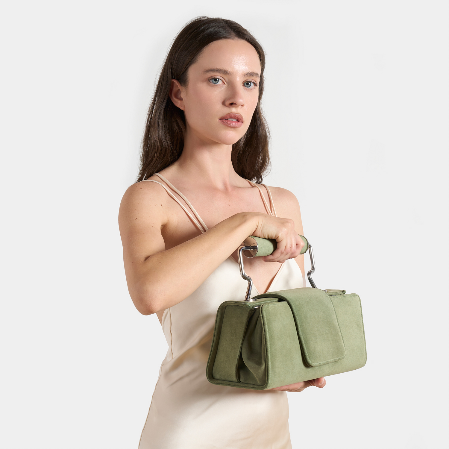 p21-leather-bag-blu_stander-indossato1